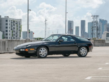 1990 Porsche 928 2D Hatchback - 65016 - Image 1