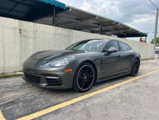 2017 Porsche Panamera 4 4D Hatchback - Image 1