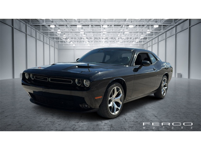 2015 Dodge Challenger SXT's photo