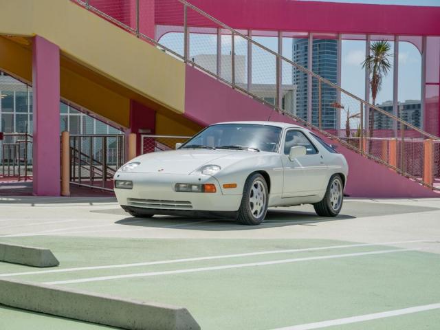 1991 Porsche 928's photo