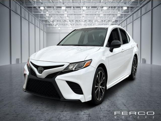 2018 Toyota Camry SE's photo