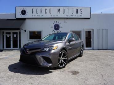 2018 Toyota Camry SE 4D Sedan - 08433 - Image 1