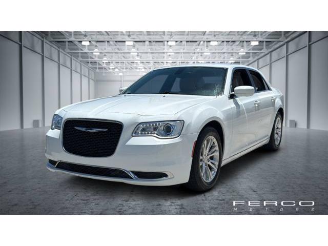 2018 Chrysler 300 Touring L's photo